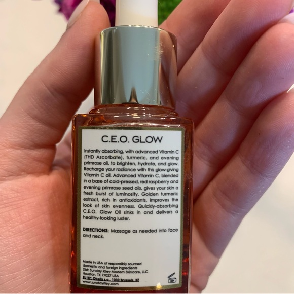 Sunday Riley C.E.O. Glow face oil - Picture 3 of 4